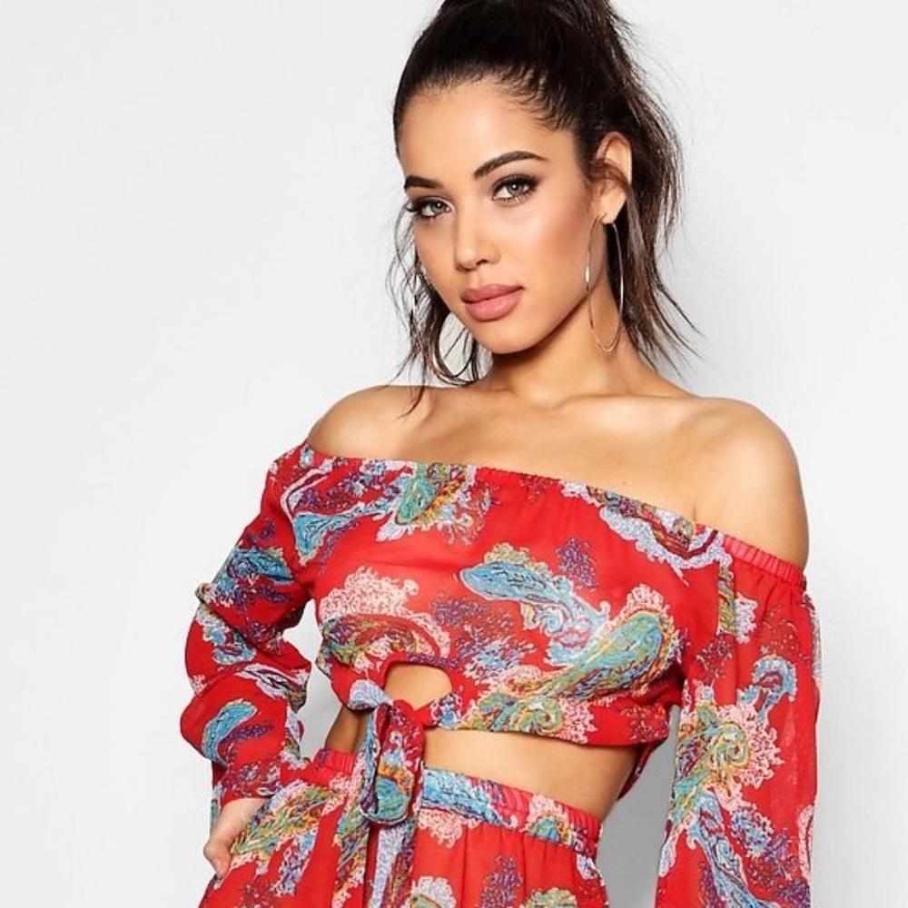 Boohoo Tabby Bardot Red Print Top - Small NWT